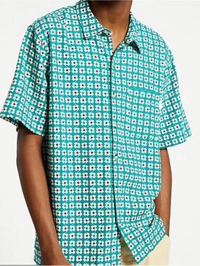 Urban Outfitters Green Floral-Print Short Sleeve Button Shirt Size L